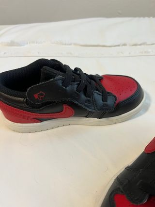 Zapatilla niño Nike Talla 27 Negro/Rojo
