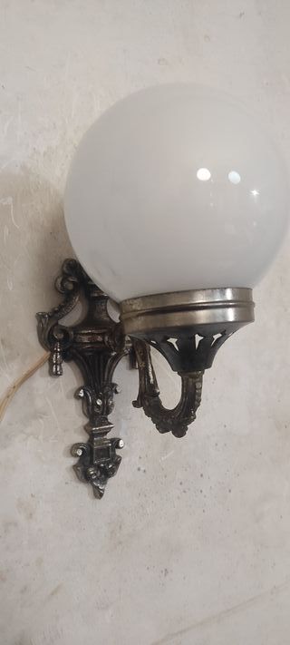 Coppia di applique vintage in ottone argentato