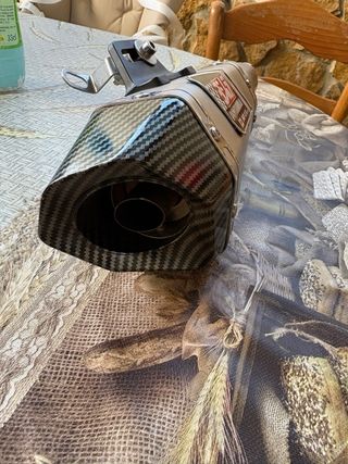 Escape Yoshimura R-11 para Piaggio/Aprilia/Peugeot