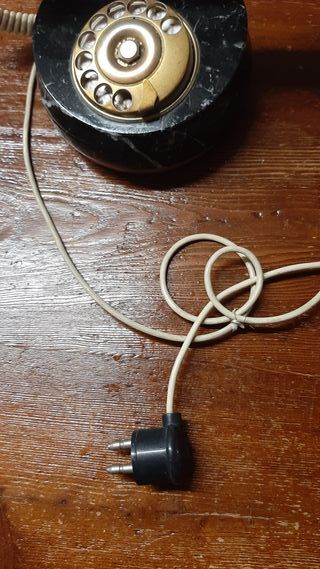 Telefono vintage nero e oro