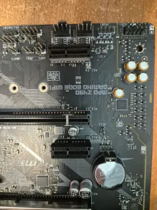 MSI MPG Z490  Edge WiFi - I9 10850k 3.6 - 32GRam