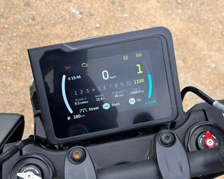 Husqvarna Svartpilen 401 Negra/Gris