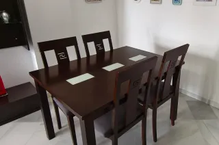 Mueble salón, chimenea, aparador y mesa comedor.