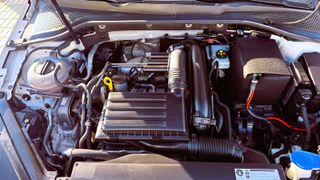 VOLKSWAGEN  GOLF VII GASOLINA 2 AÑOS GARANTÍA GARA