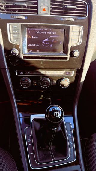 VOLKSWAGEN  GOLF VII GASOLINA 2 AÑOS GARANTÍA GARA