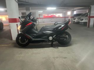 Yamaha TMAX Negra