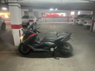 Yamaha TMAX Negra