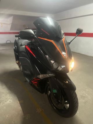 Yamaha TMAX Negra