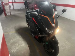 Yamaha TMAX Negra