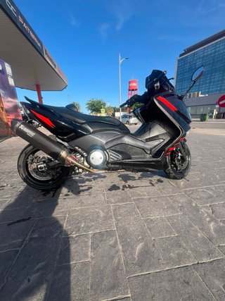 Yamaha TMAX Negra
