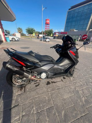 Yamaha TMAX Negra
