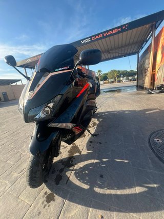Yamaha TMAX Negra