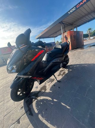 Yamaha TMAX Negra
