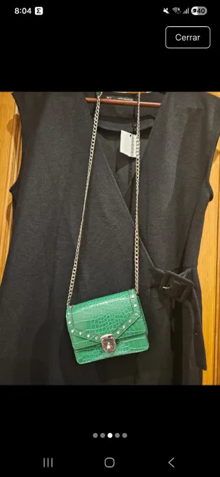 Bolso verde Stradivarius con cadena