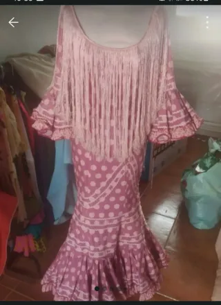 Traje de Flamenca rosa con flecos