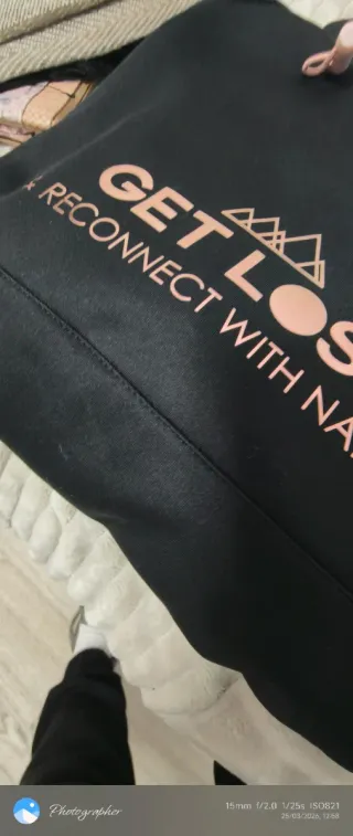 Sudadera negra Get Lost Está sin usar