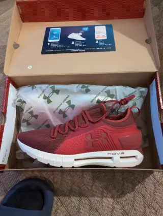 Zapatillas Under Armour HOVR Rojas Talla 45
