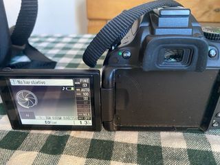 Cámara Nikon D5100 con bolso