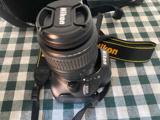 Cámara Nikon D5100 con bolso