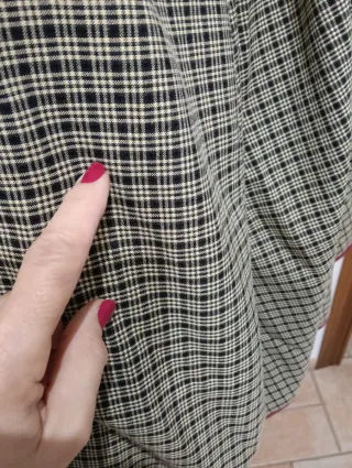 Gonna da lavoro per folklore con design a quadri