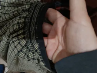 Gonna da lavoro per folklore con design a quadri