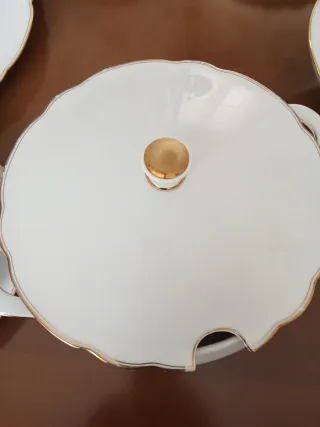 Sopera porcelana Bavaria con filo dorado