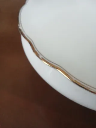 Sopera porcelana Bavaria con filo dorado