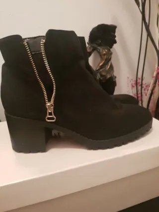 Botas y Zapatos de Tacón Variados