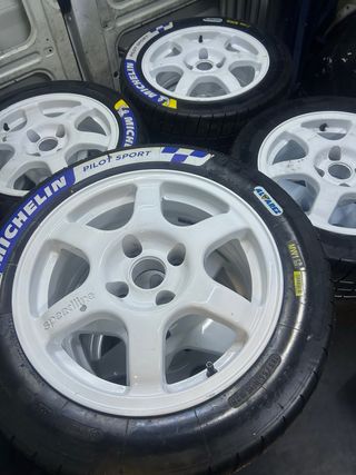 slick michelin de agua en 15”
