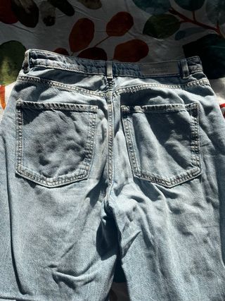 Vaqueros Stradivarius brillantes talla 40