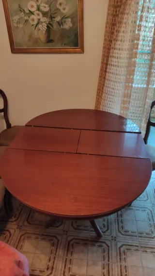 Mesa redonda vintage de madera, con 6 sillas