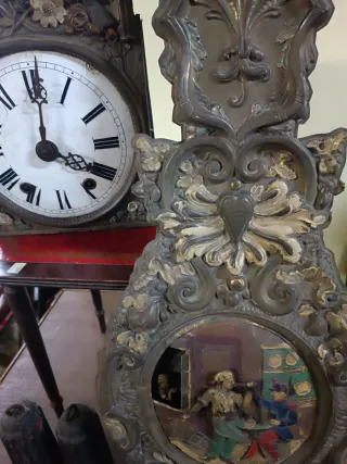 Antiguo reloj de péndulo real  Morez