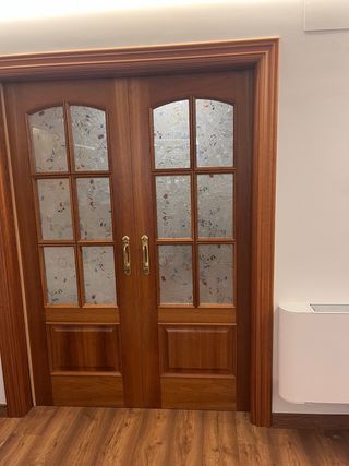 Puerta de madera interior