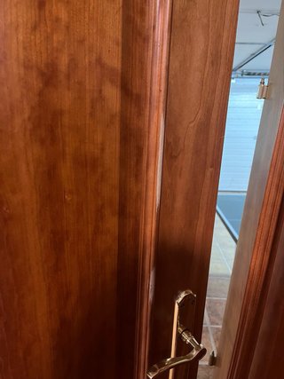 Puerta de madera interior hay 16