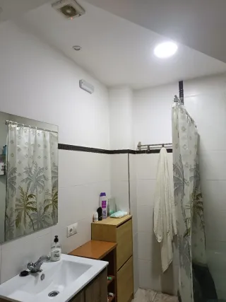 Se alquila habitacion en piso a compartir conmigo