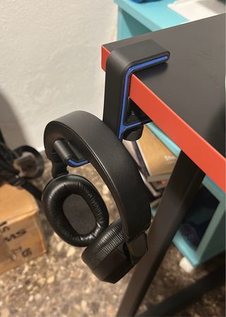 Soporte de mesa para cascos