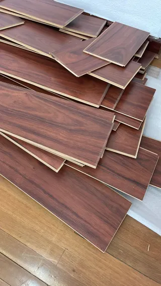 Suelo laminado con vetas