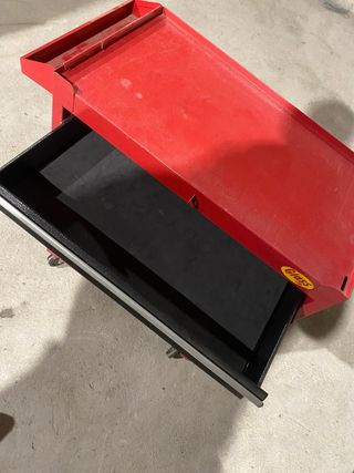 Caja de herramientas con ruedas