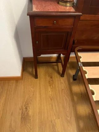 Cabecero de caoba con detalles dorados