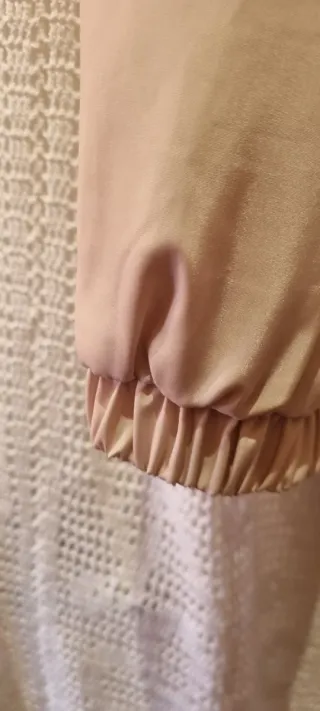 Chaqueta beige de primavera y verano con detalles