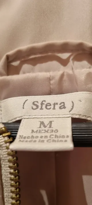 Chaqueta beige de primavera y verano con detalles