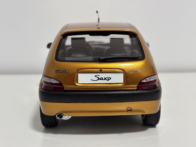 Citroën Saxo VTS Ottomobile escala 1/18