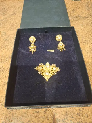 Conjunto fallera niña: pendientes y broche