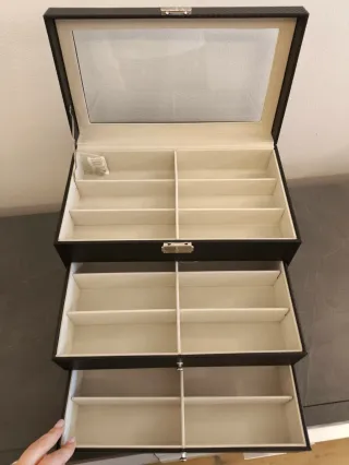 Portaocchiali nero con 2 cassetti