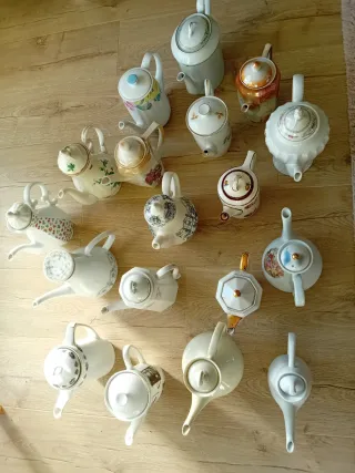 Collezione 20 caffettiere in porcellana Per unità 10