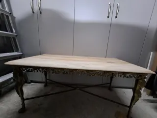 Mesa clásica mármol y metal dorada