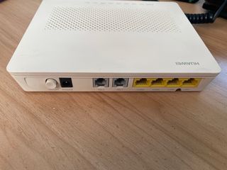 HUAWEI HG8240H Router