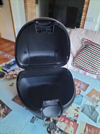 Baúl Moto SYM Negro y Blanco