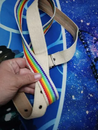 Cinturón de tela con arcoíris