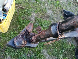 Ancla de metal antigua